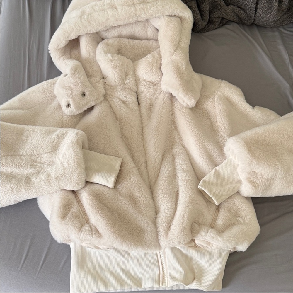 LIKE NEW ALO Faux Fur Foxy Jacket, Ivory, size XS - Picture 5 of 10
